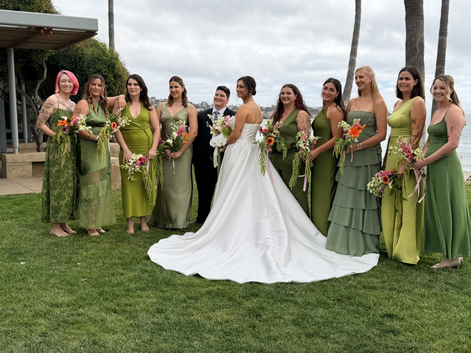 Brides with the full wedding party