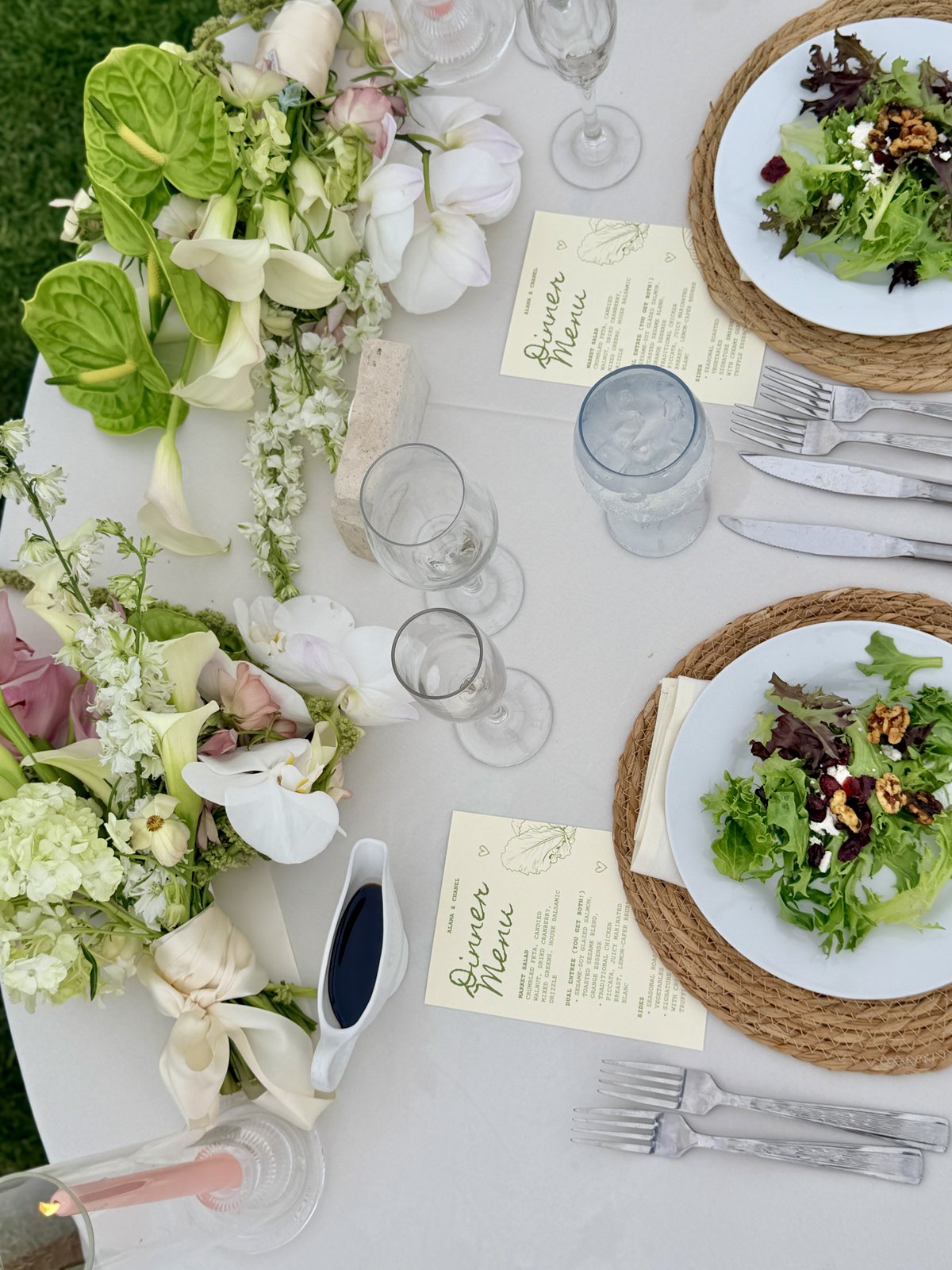 Reception tablescape with dinner menus